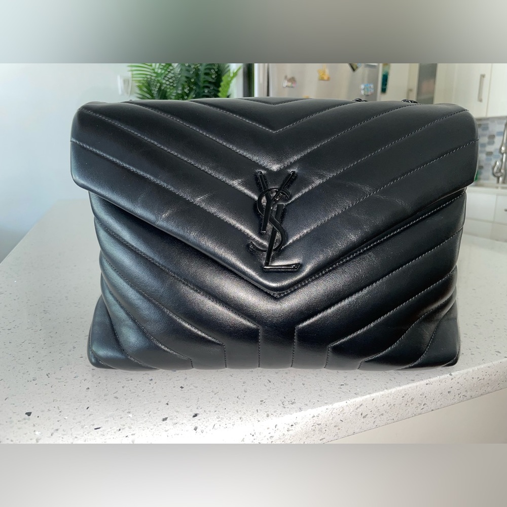 Black on Black YSL Médium Lou Lou.